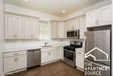 Main picture of 447 N Carpenter St