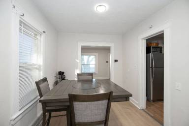 Main picture of 2049 W 106th St