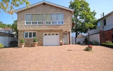 Main picture of 295 Greaves Ave