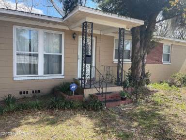 Main picture of 2711 Red Oak Dr