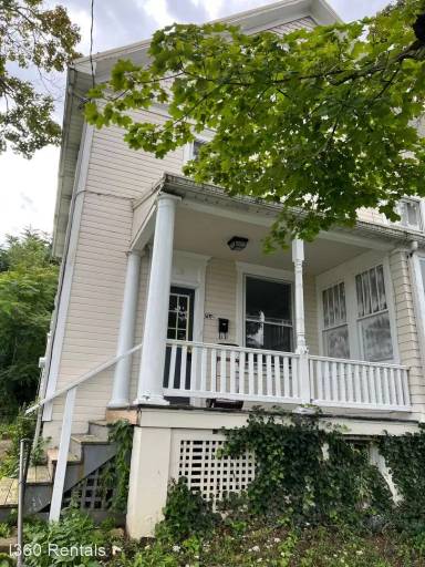 Main picture of 744 Highland Ave