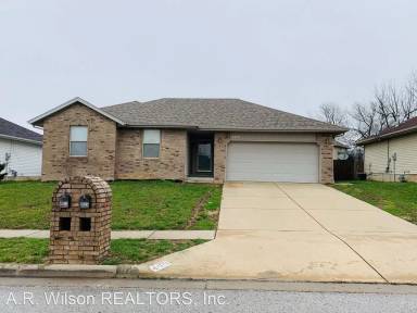 Main picture of 4404 W Madison St