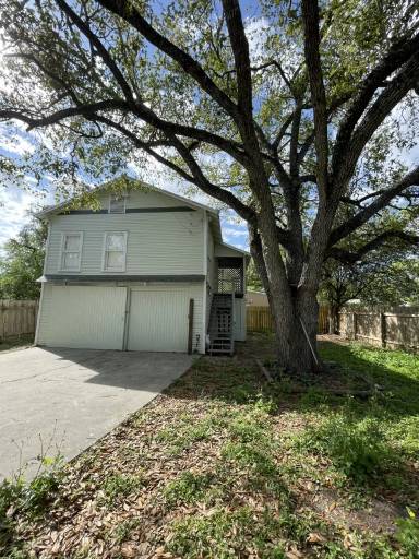 Main picture of 715 1/2 W Richard Ave