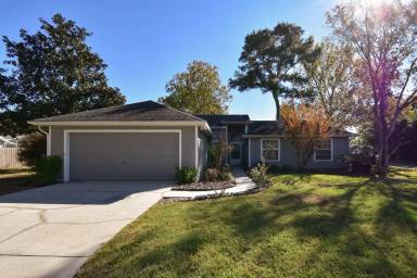Main picture of 3929 NW 62nd Ave