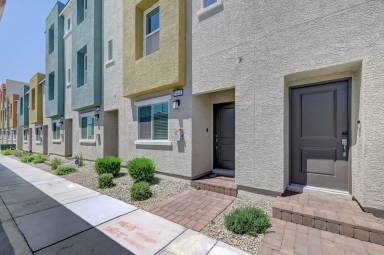 Main picture of 5641 Fathom Blue St