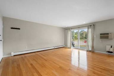 Main picture of 28 Fernview Ave