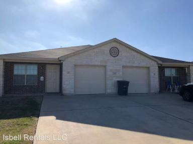 Main picture of 1300B Loyal Ln