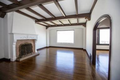 Main picture of 894 Green St