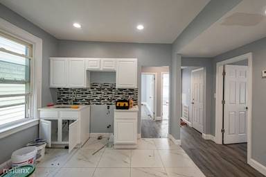 Main picture of 356 Leslie St