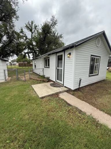 Main picture of 1121 E 7th Ave