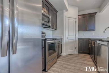 Main picture of 6853 N Montgomery Cir