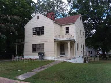 Main picture of 131 N Clark St