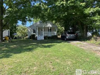 Main picture of 484 Riverview Dr