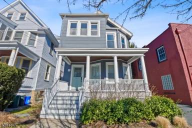Main picture of 9 Portland Pl