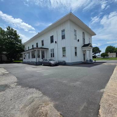 Main picture of 1909 E Ozark Ave