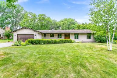 Main picture of 2525 Troy Ln N