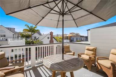Main picture of 300 1/2 Coral Ave