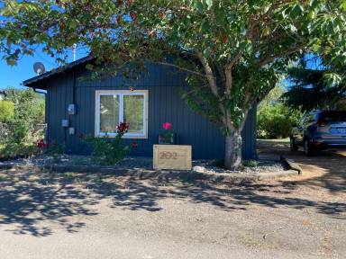 Main picture of 202 E Everett Ave