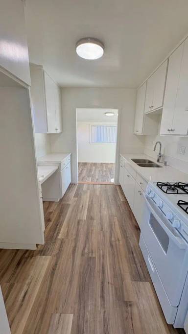 Main picture of 14902 Inglewood Ave