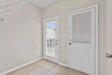 Main picture of 9122 Cinderhill Cv E