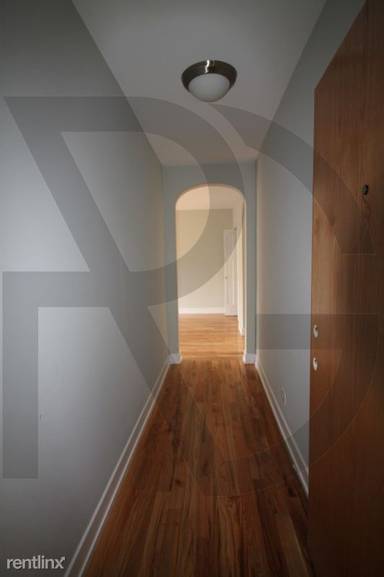 Main picture of 550 W Arlington Pl Apartments