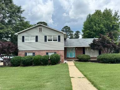 Main picture of 2406 Greenbriar Dr