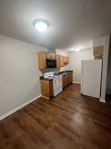 Main picture of 147 Lakeshore Dr