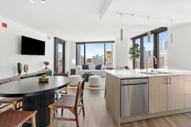 Main picture of 340 N Canal St