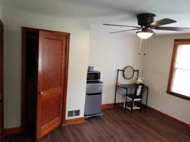 Main picture of 9824 Homeland Ave