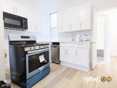 Main picture of 272 Monticello Ave