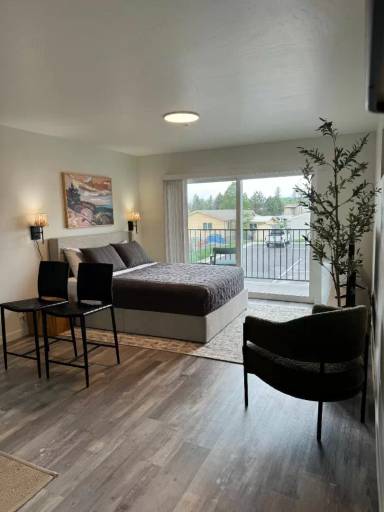 Main picture of 128 E Evergreen Dr