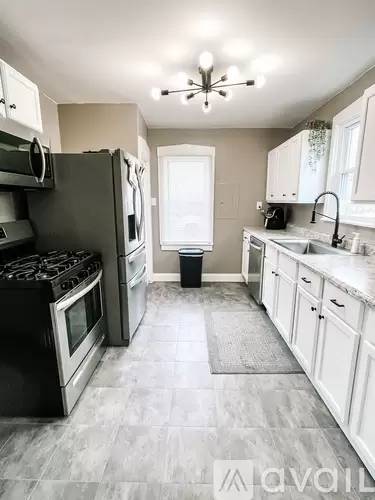 Main picture of 457 S Maple Ave