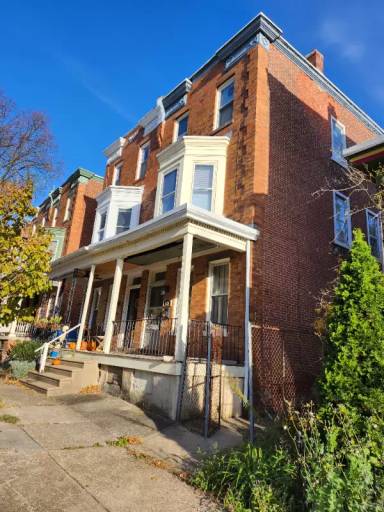 Main picture of 126 W Gorgas Ln