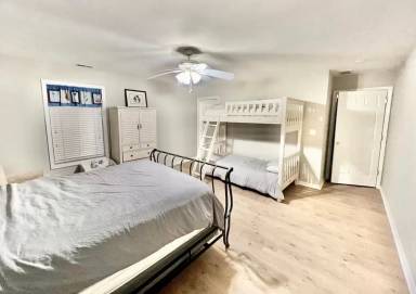 Main picture of 909 N Burghley Ave