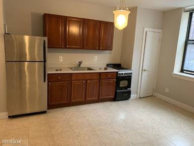 Main picture of 585 E 21st St