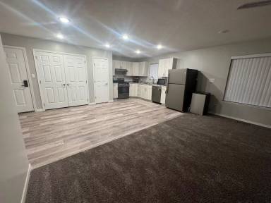 Main picture of 180 N 300 W