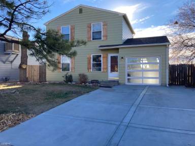 Main picture of 10704 Moore St