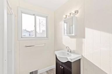 Main picture of 1627 Merchant St