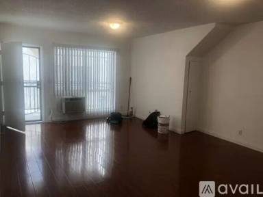 Main picture of 912 Centennial St
