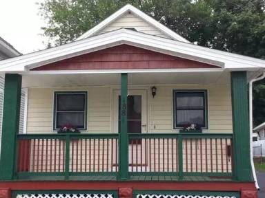 Main picture of 1881 W 54th St