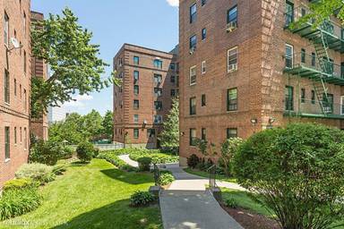 Main picture of 5572 Netherland Ave