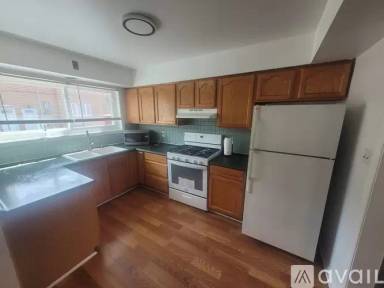 Main picture of 7900 W Lawrence Ave