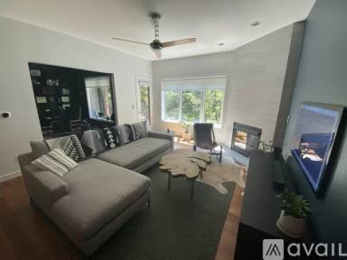 Main picture of 300 W 8th St