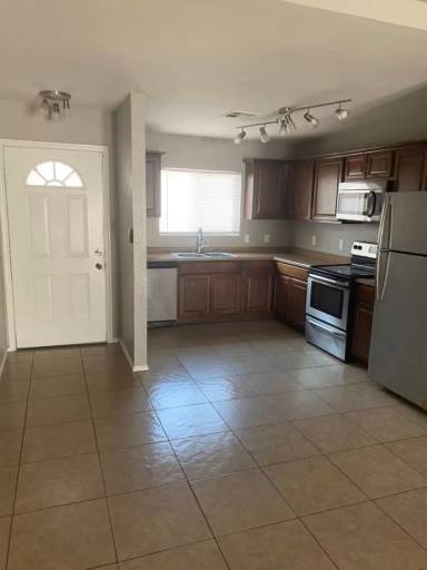 Main picture of 2414 W Earll Dr