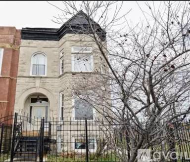 Main picture of 2624 W Adams St