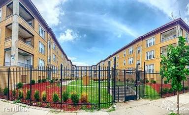 Main picture of 4620 S Lake Park Ave