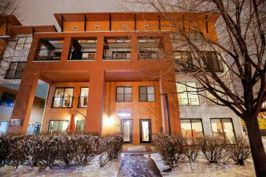 Main picture of 3295 Blake St