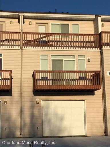 Main picture of 1020 E Seneca Ave