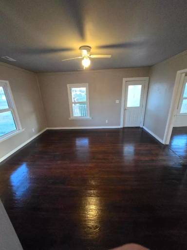 Main picture of 205 W Harrison St