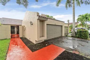 Main picture of 607 Village Lake Dr